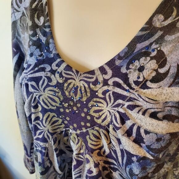3/4th Sleeve Multicolored V Neck - Picture 3 of 10